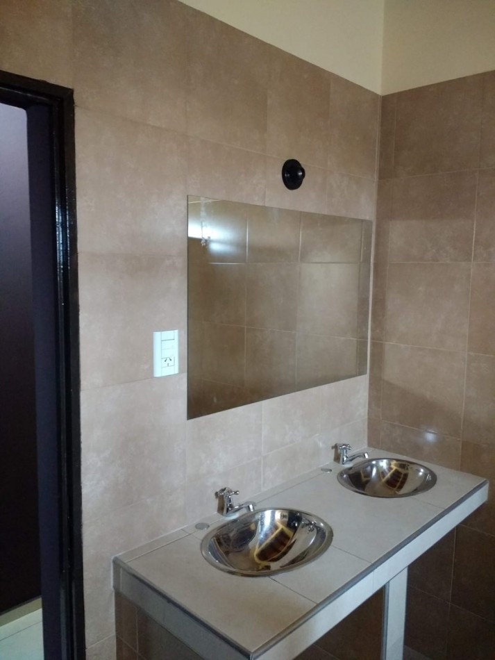 GREENWOOD INMOBILIARIA ALQUILA LOCAL COMERCIAL EN LAS COMPUERTAS