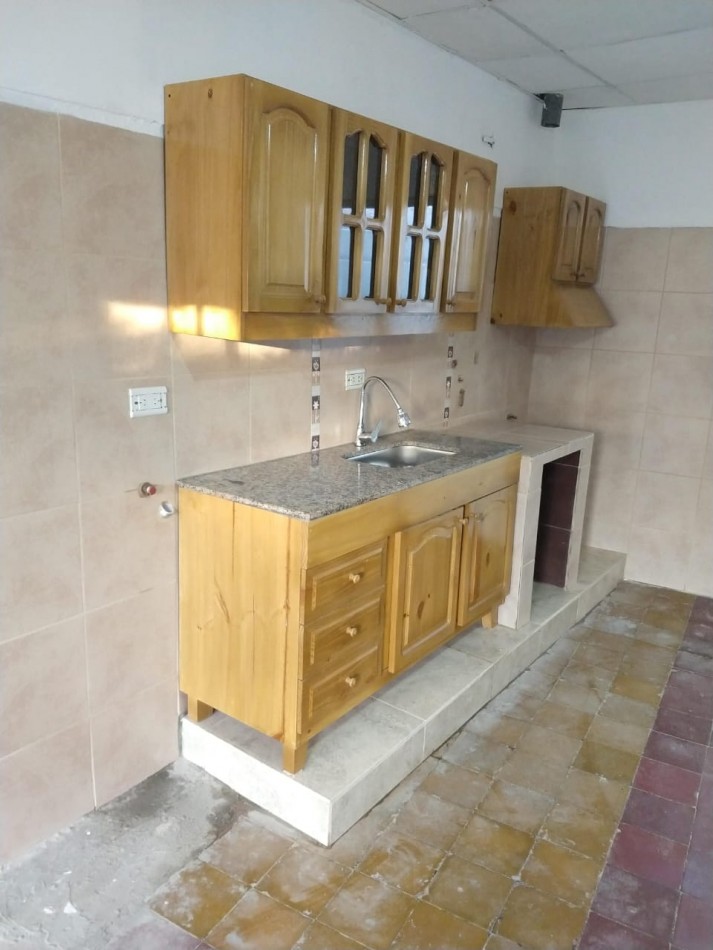 GREENWOOD INMOBILIARIA ALQUILA CASA CON GRANDISIMO TERRENO EN LAS HERAS!