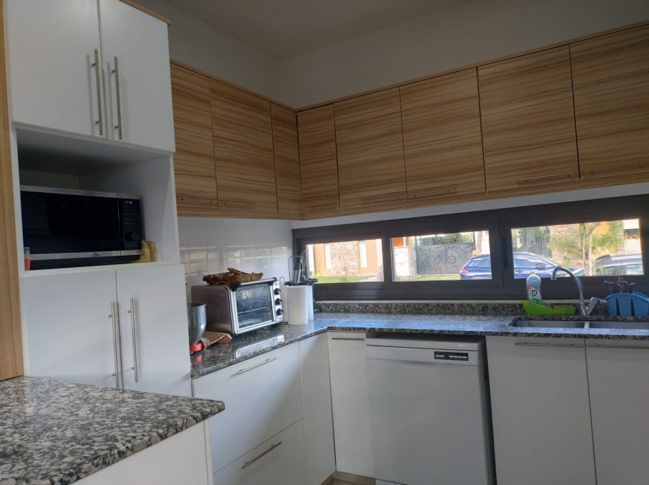 GREENWOOD INMOBILIARIA VENDE Casa en venta en Pinares de Furlotti (Mendoza)