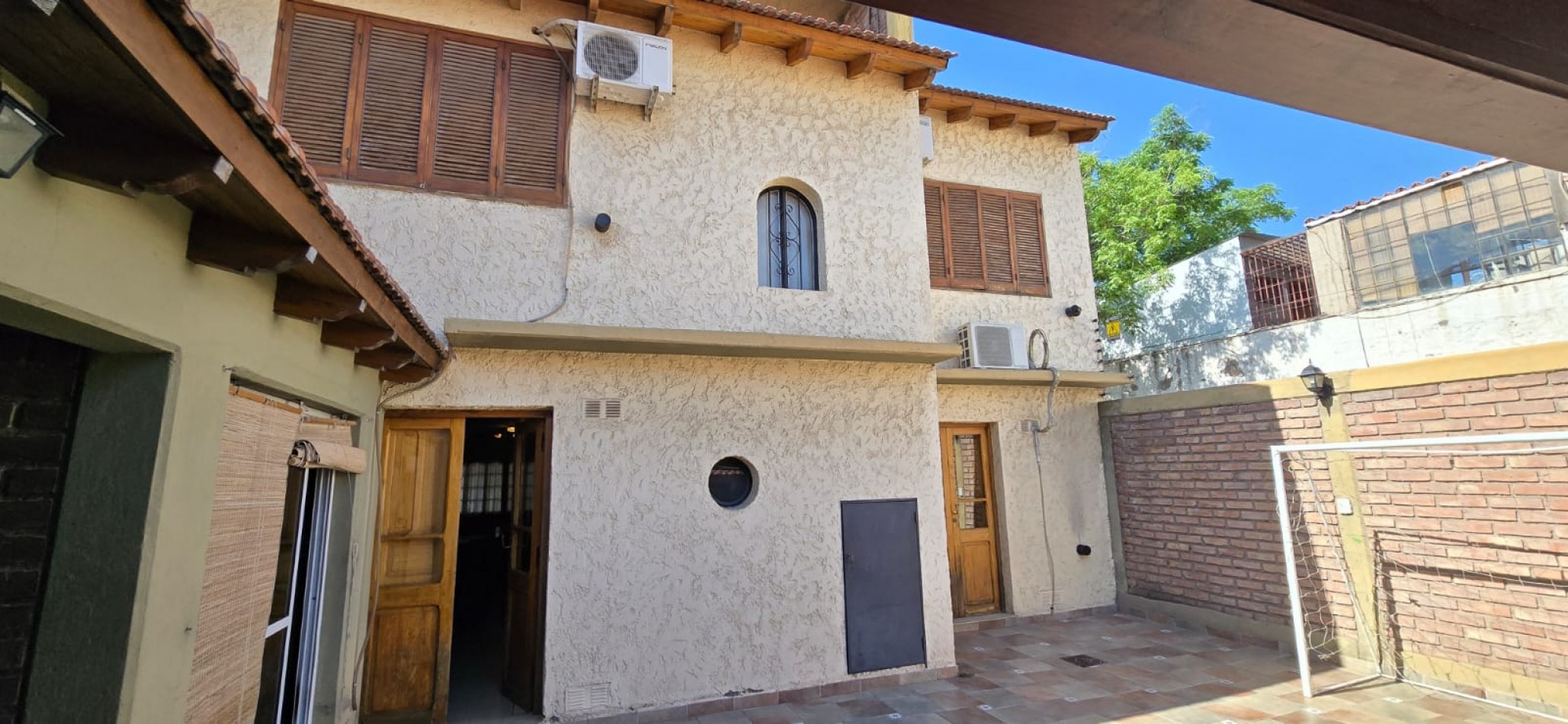 GREENWOOD VENDE HERMOSA CASA