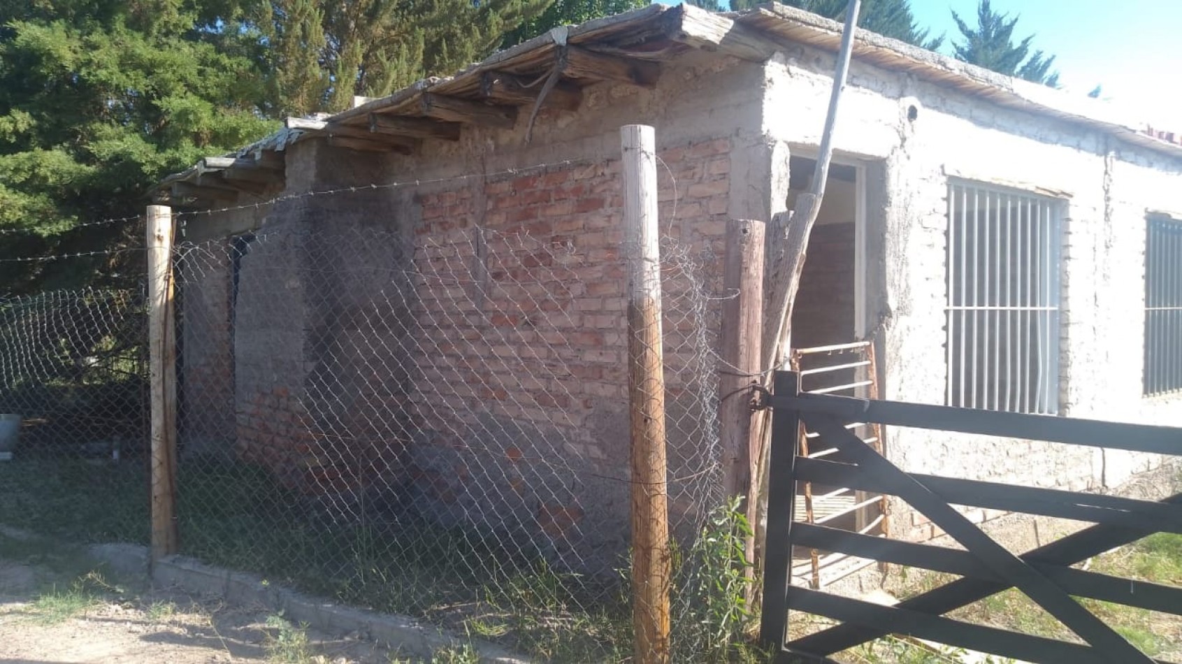 ¡GREENWOOD INMOBILIARIA VENDE LOTE CON CONSTRUCCION!