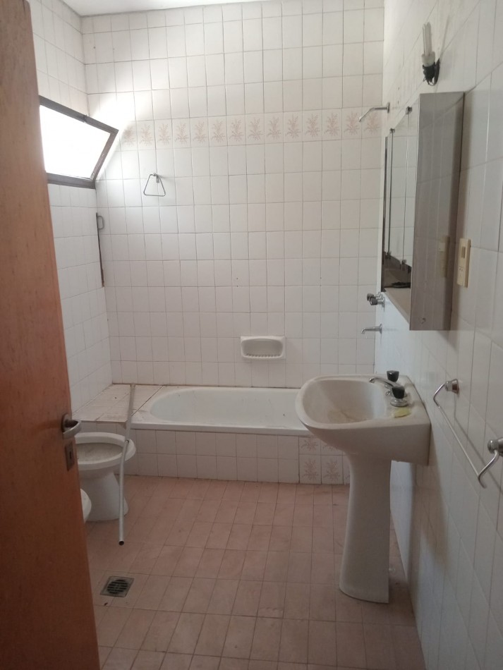 GREENWOOD INMOBILIARIA VENDE CASA CON DEPARTAMENTO INDEPENDIENTE