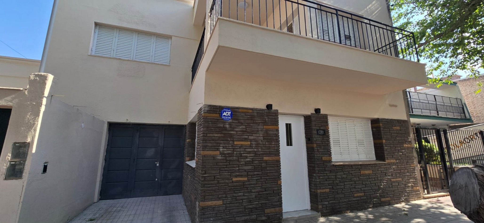 GREENWOOD INMOBILIARIA VENDE HERMOSA CASA + DEPARTAMENTO INTERNO - QUINTA SECCION, CIUDAD DE MENDOZA