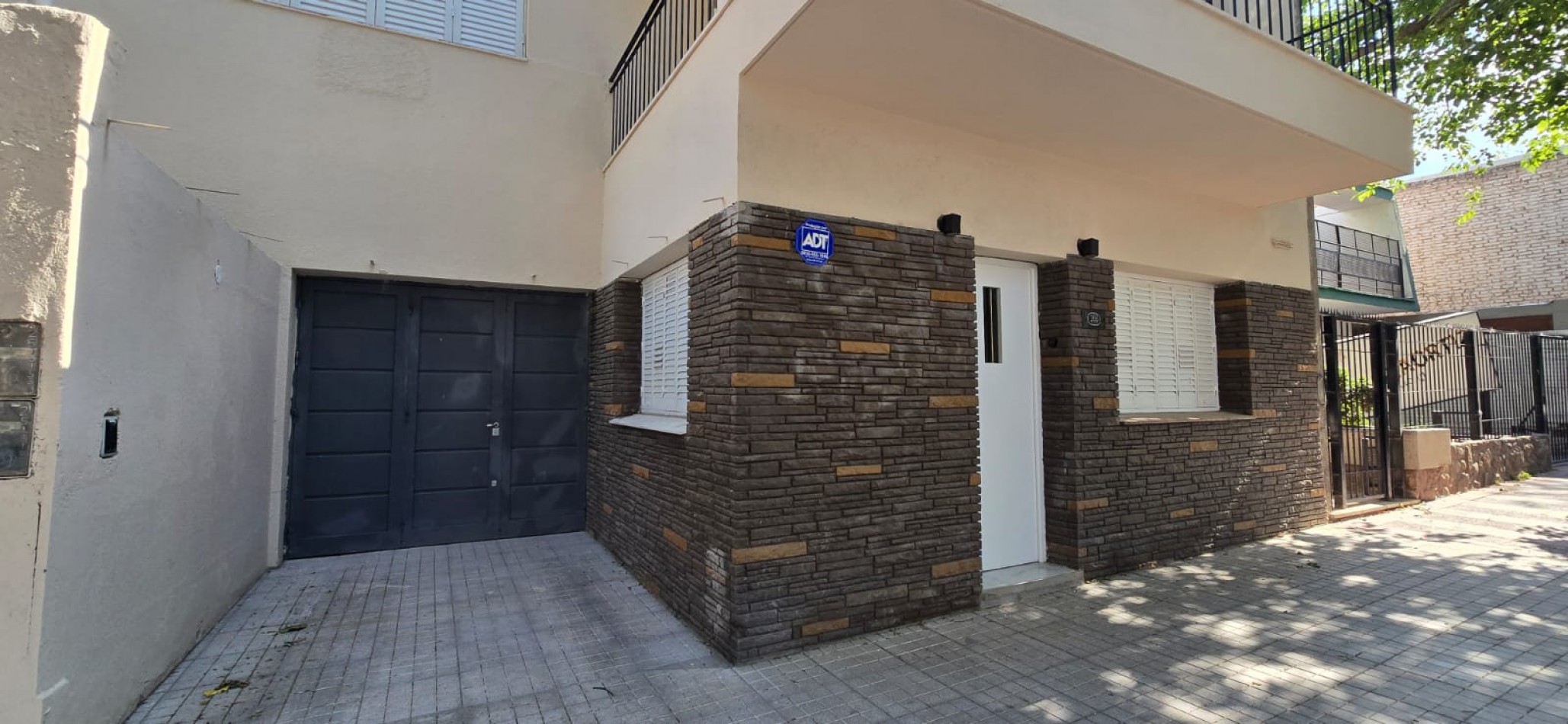 GREENWOOD INMOBILIARIA VENDE HERMOSA CASA + DEPARTAMENTO INTERNO - QUINTA SECCION, CIUDAD DE MENDOZA
