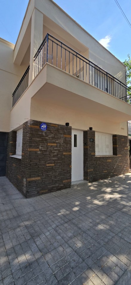 GREENWOOD INMOBILIARIA VENDE HERMOSA CASA + DEPARTAMENTO INTERNO - QUINTA SECCION, CIUDAD DE MENDOZA