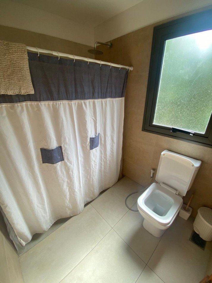 GREENWOOD INMOBILIARIO ALQUILA CASA EN EL BARRIO LADERAS DE CHACRAS! 