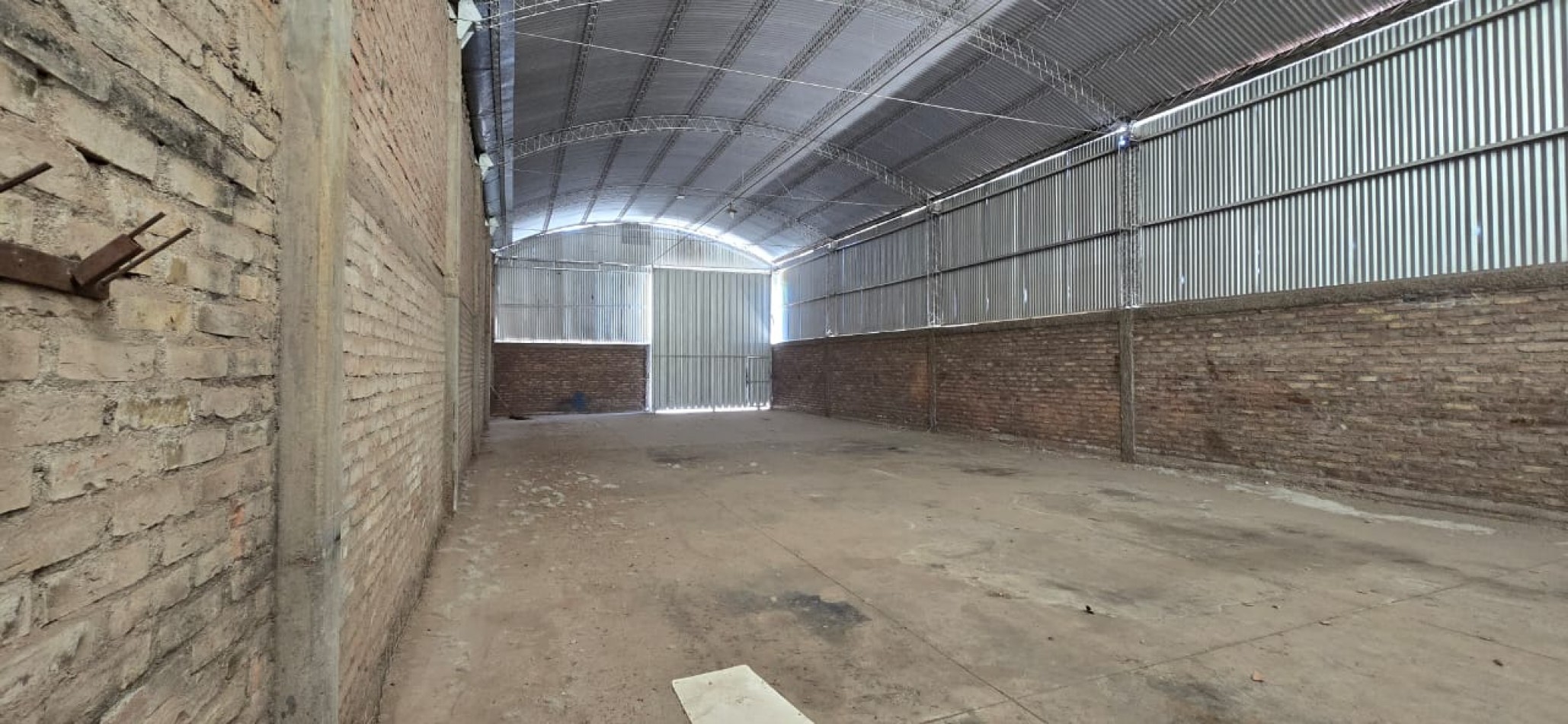 GREENWOOD INMOBILIARIA ALQUILA GALPON EN LUJAN DE CUYO 