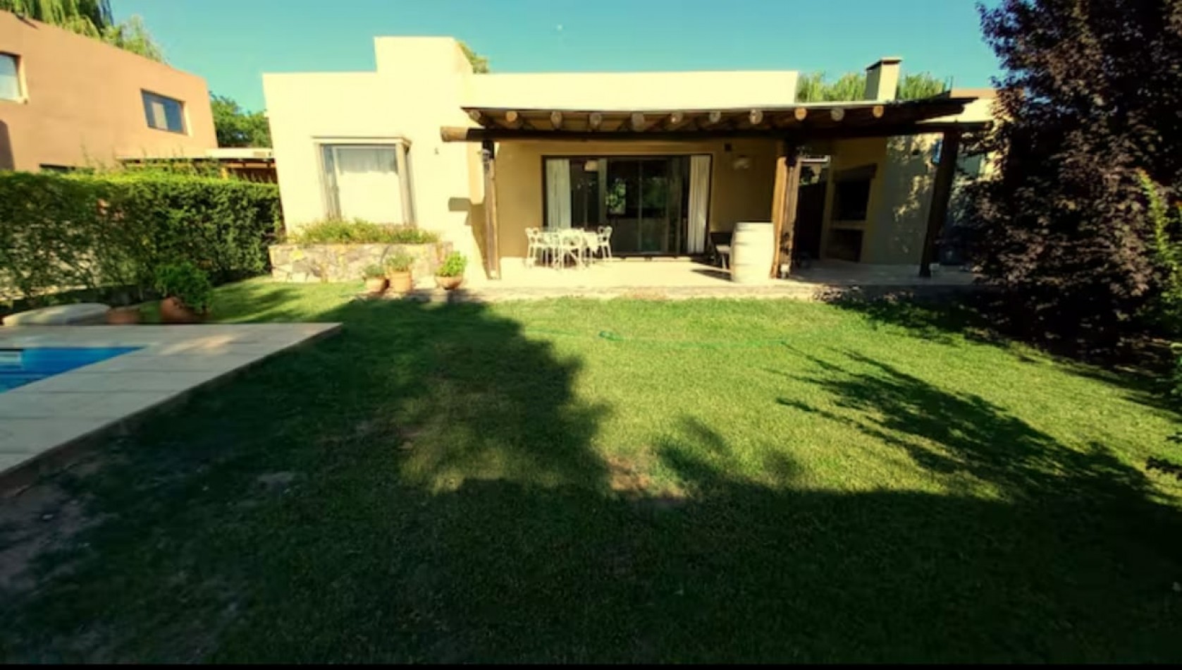 GREENWOOD INMOBILIARIA ALQUILA HERMOSA CASA EN CHACRAS DE CORIA 