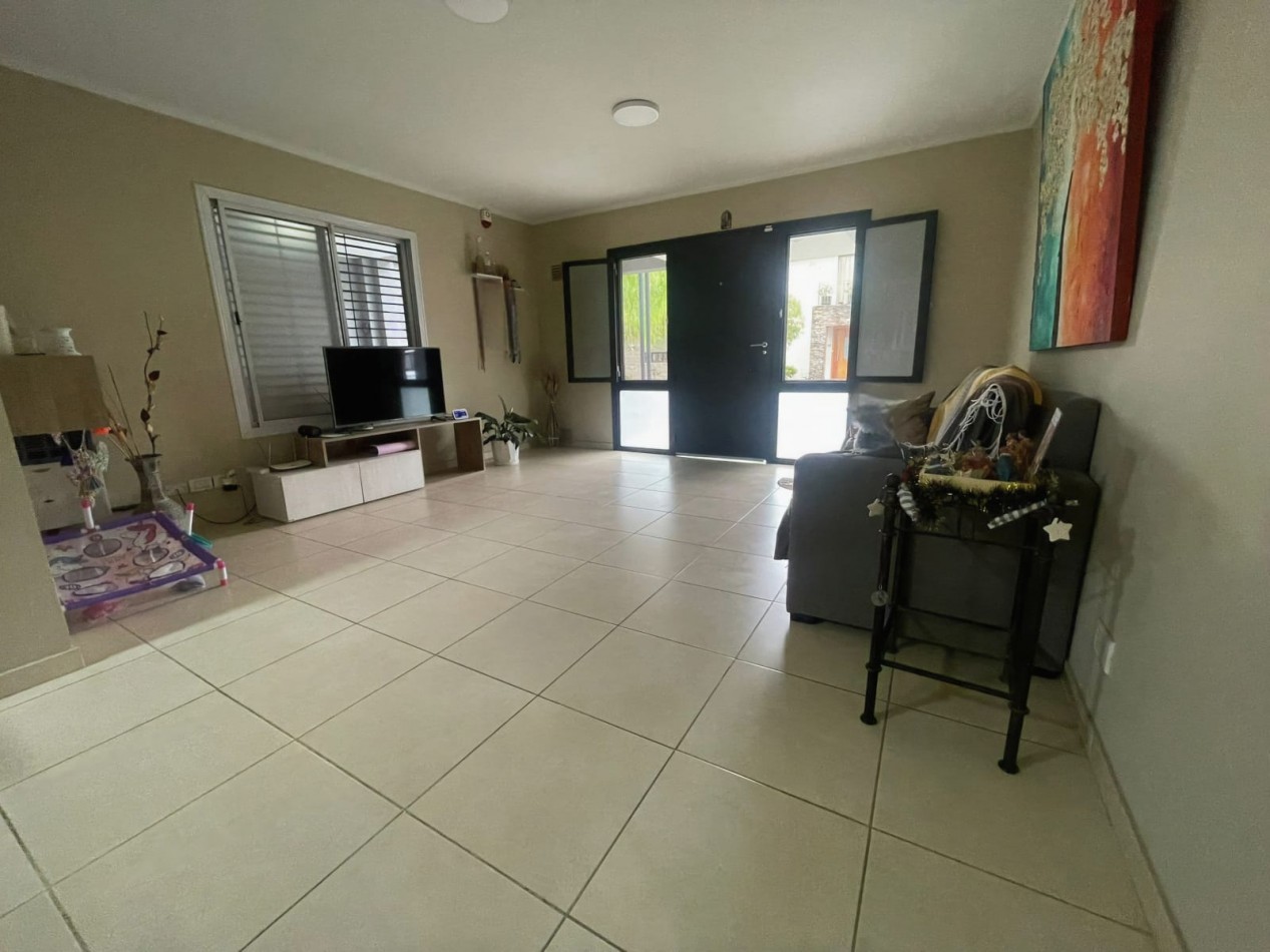 Inmobiliaria Greenwood vende Casa en Barrio Privado Urquiza - Guaymallen