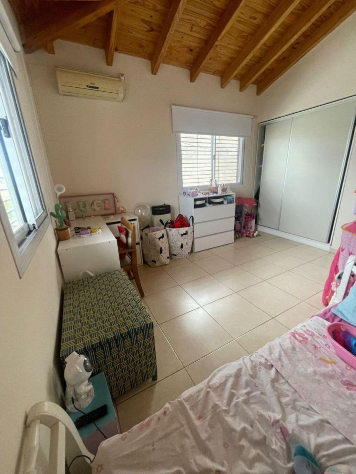 Inmobiliaria Greenwood vende Casa en Barrio Privado Urquiza - Guaymallen