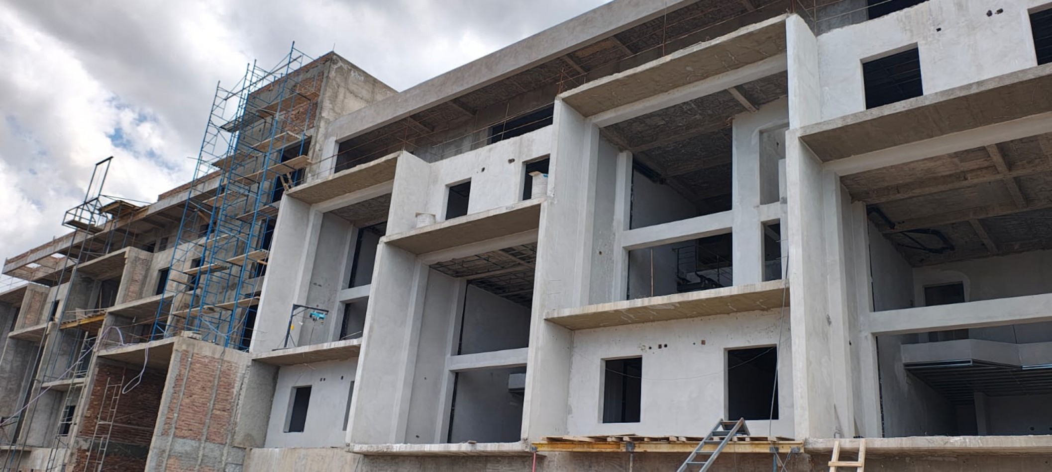 GREENWOOD INMOBILIARIA VENDE DEPARTAMENTO A ESTRENAR EN CARRODILLA! 