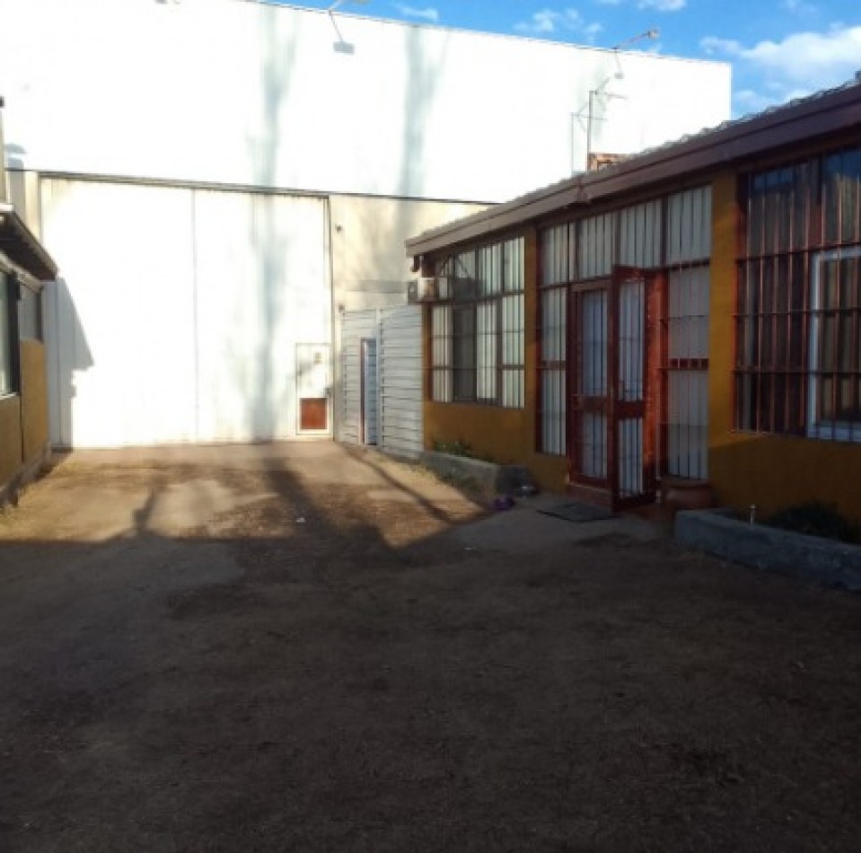 GREENWOOD VENDE GALPON CON OFICINAS Y DEPOSITO EN VISTALBA, LUJAN DE CUYO. 