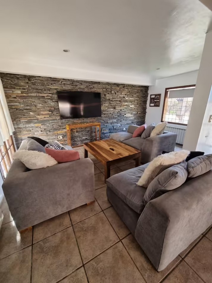 GREENWOOD ALQUILA CASA AMOBLADA EN BARRIO EL NEVADO