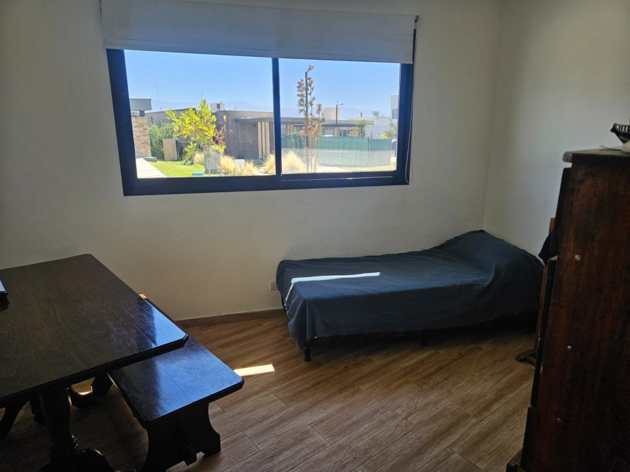 Casa moderna en Barrio Privado Lar de Vieytes II - Maipu