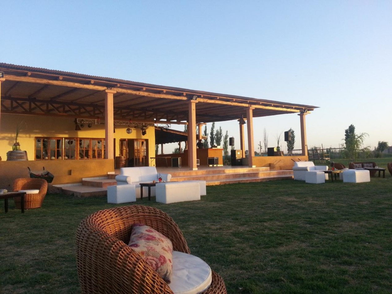 GREENWOOD INMOBILIARIA VENDE SALON DE EVENTOS CON DEPARTAMENTO!   