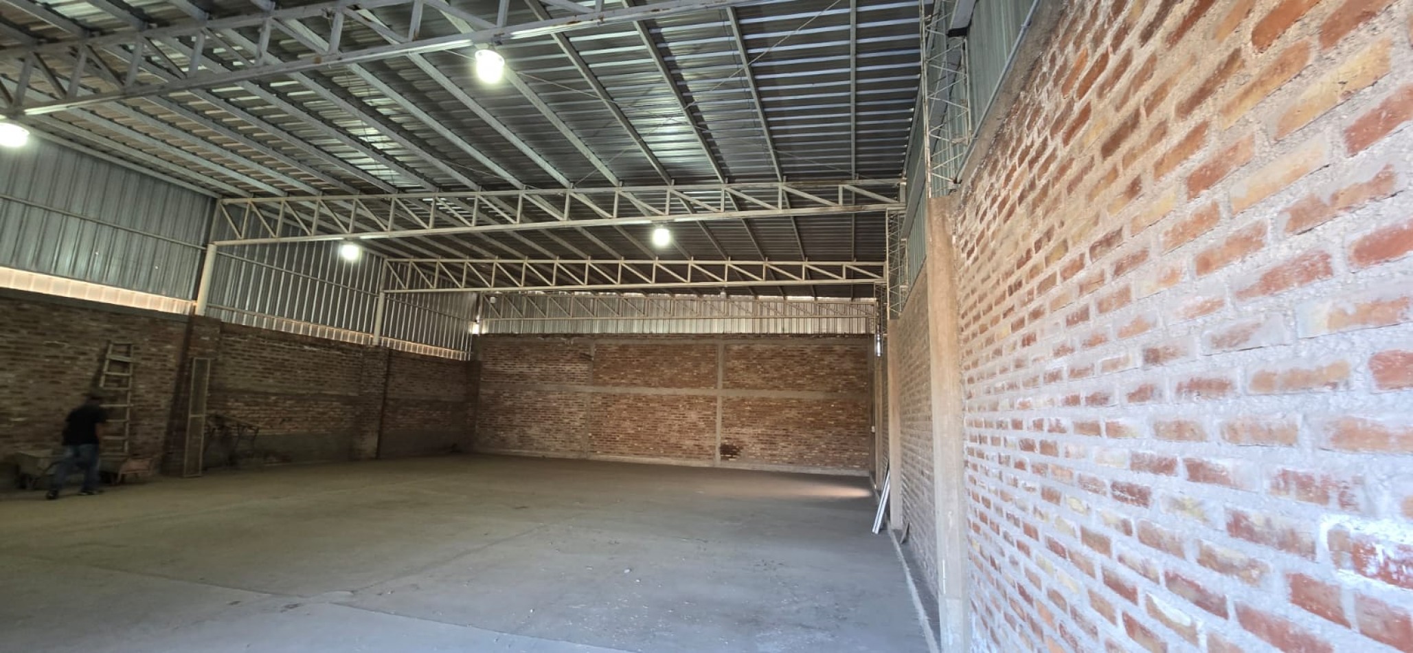 GREENWOOD INMOBILIARIA ALQUILA GALPON A ESTRENAR