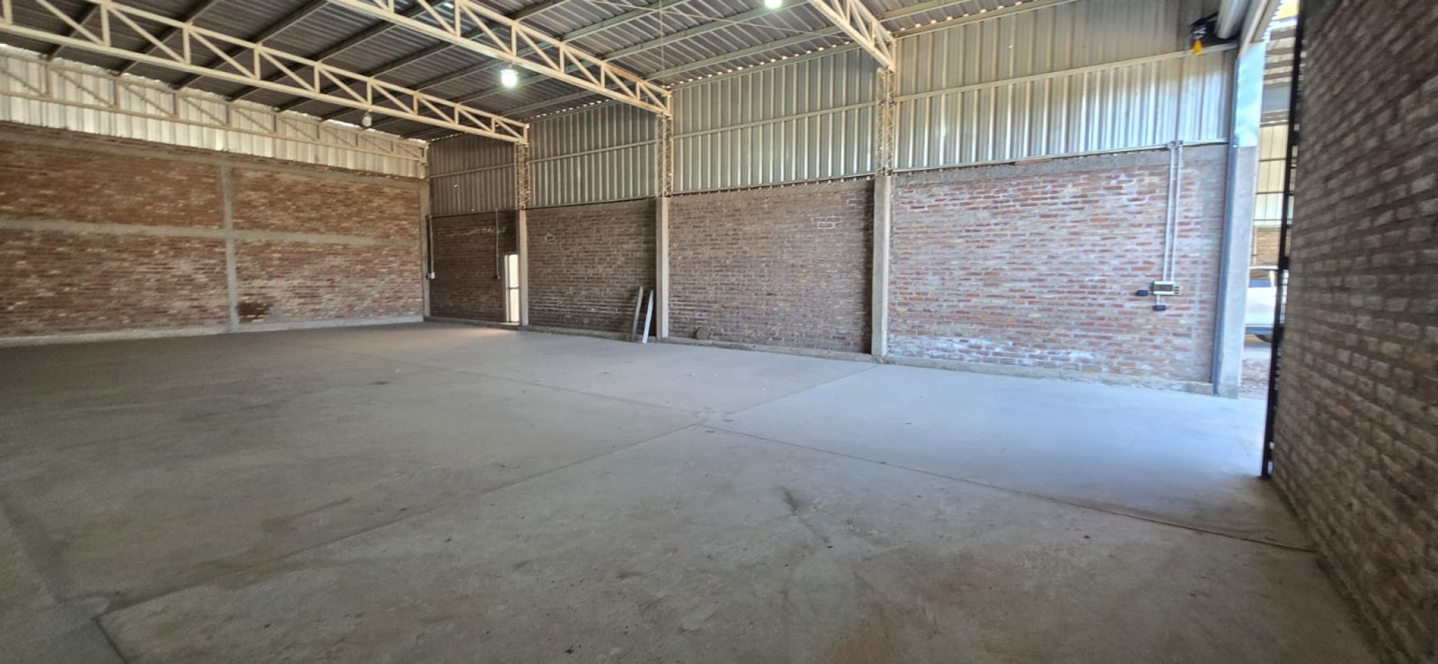 GREENWOOD INMOBILIARIA ALQUILA GALPON A ESTRENAR