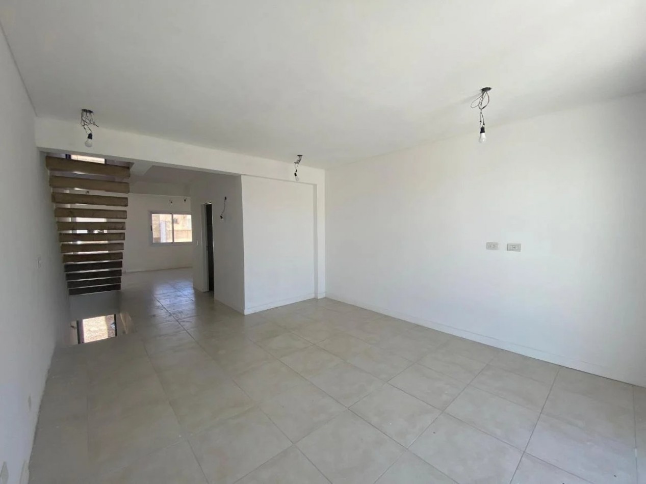 GREENWOOD INMOBILIARIA VENDE HERMOSOS TRIPLEX EN SEXTA SECCION