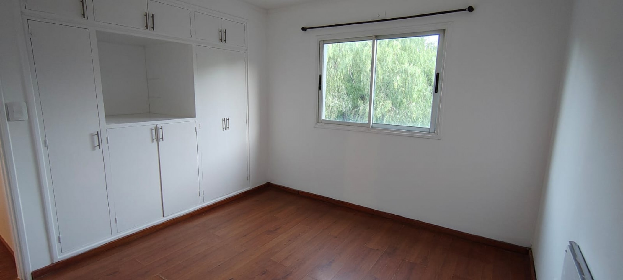 GREENWOOD INVERSIONES INMOBILIARIAS ALQUILA   EXCLUSIVA CASA EN BARRIO DALVIAN