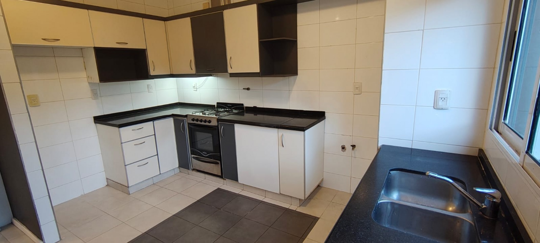 GREENWOOD INVERSIONES INMOBILIARIAS ALQUILA   EXCLUSIVA CASA EN BARRIO DALVIAN