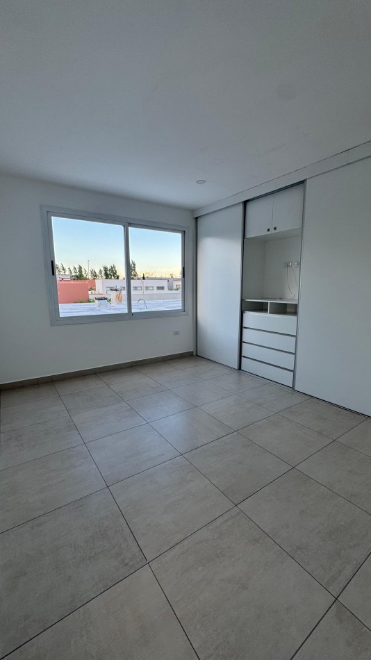 GREENWOOD INMOBILIARIA ALQUILA CASA EN BARRIO PRIVADO LOS TEROS
