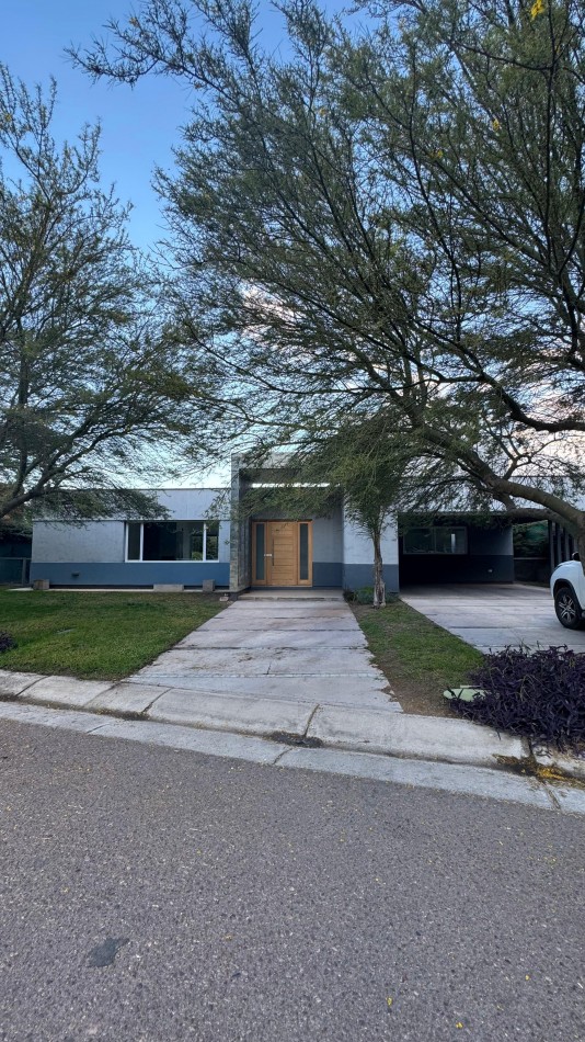 GREENWOOD INMOBILIARIA ALQUILA CASA EN BARRIO PRIVADO LOS TEROS