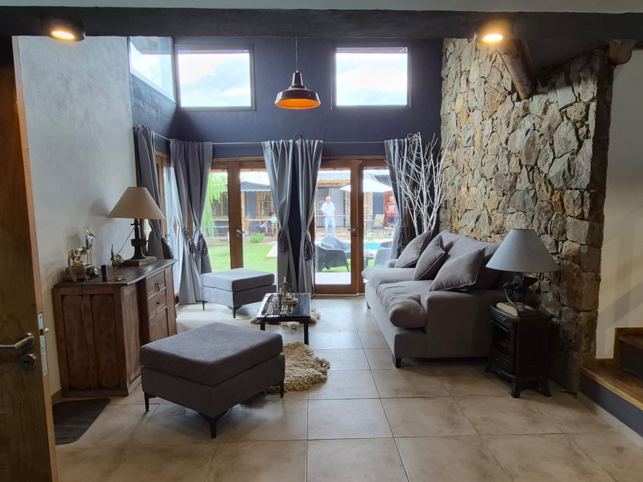 GREENWOOD VENDE CASA MODERNA Y LUMINOSA EN UGARTECHE