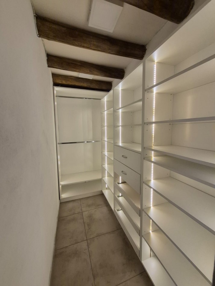 GREENWOOD VENDE CASA MODERNA Y LUMINOSA EN UGARTECHE