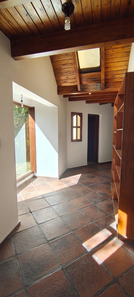 GREENWOOD INVERSIONES INMOBILIARIAS/ALQUILA EXCLUSIVA CASA EN BARRIO  LAS CANDELAS 