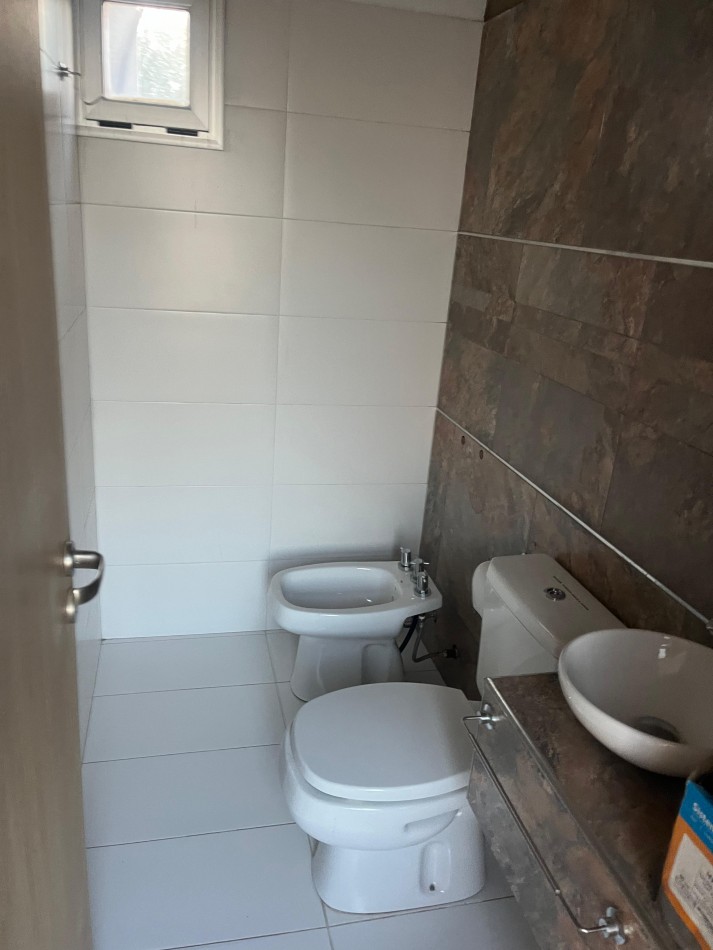 GREENWOOD INMOBILIARIA VENDE CASA EN BARRIO RINCON DE VISTALBA
