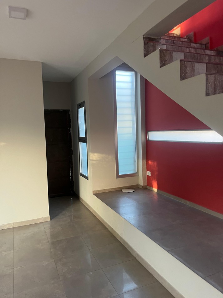 GREENWOOD INMOBILIARIA VENDE CASA EN BARRIO RINCON DE VISTALBA