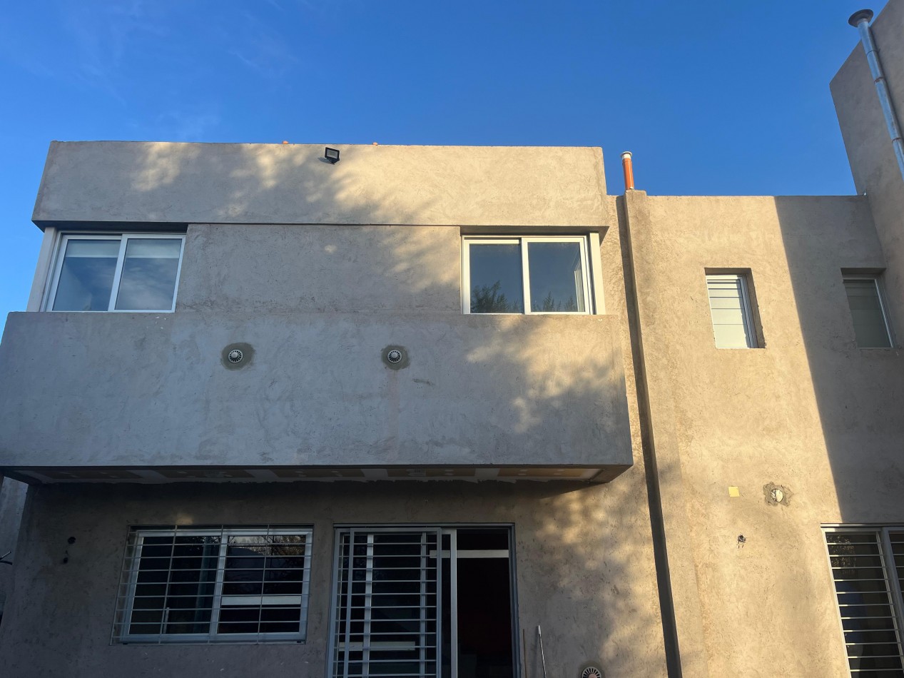 GREENWOOD INMOBILIARIA VENDE CASA EN BARRIO RINCON DE VISTALBA