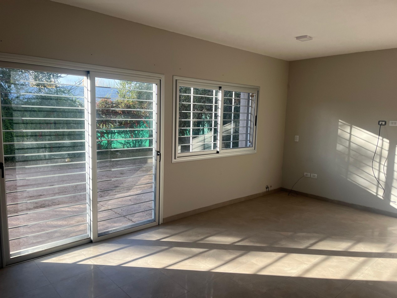GREENWOOD INMOBILIARIA VENDE CASA EN BARRIO RINCON DE VISTALBA