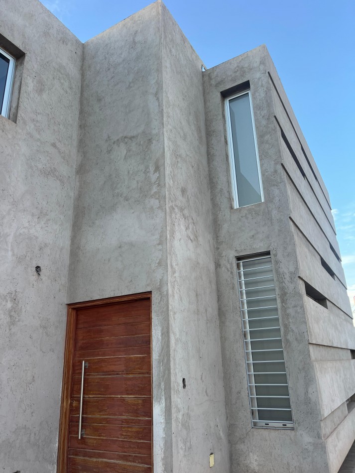 GREENWOOD INMOBILIARIA VENDE CASA EN BARRIO RINCON DE VISTALBA