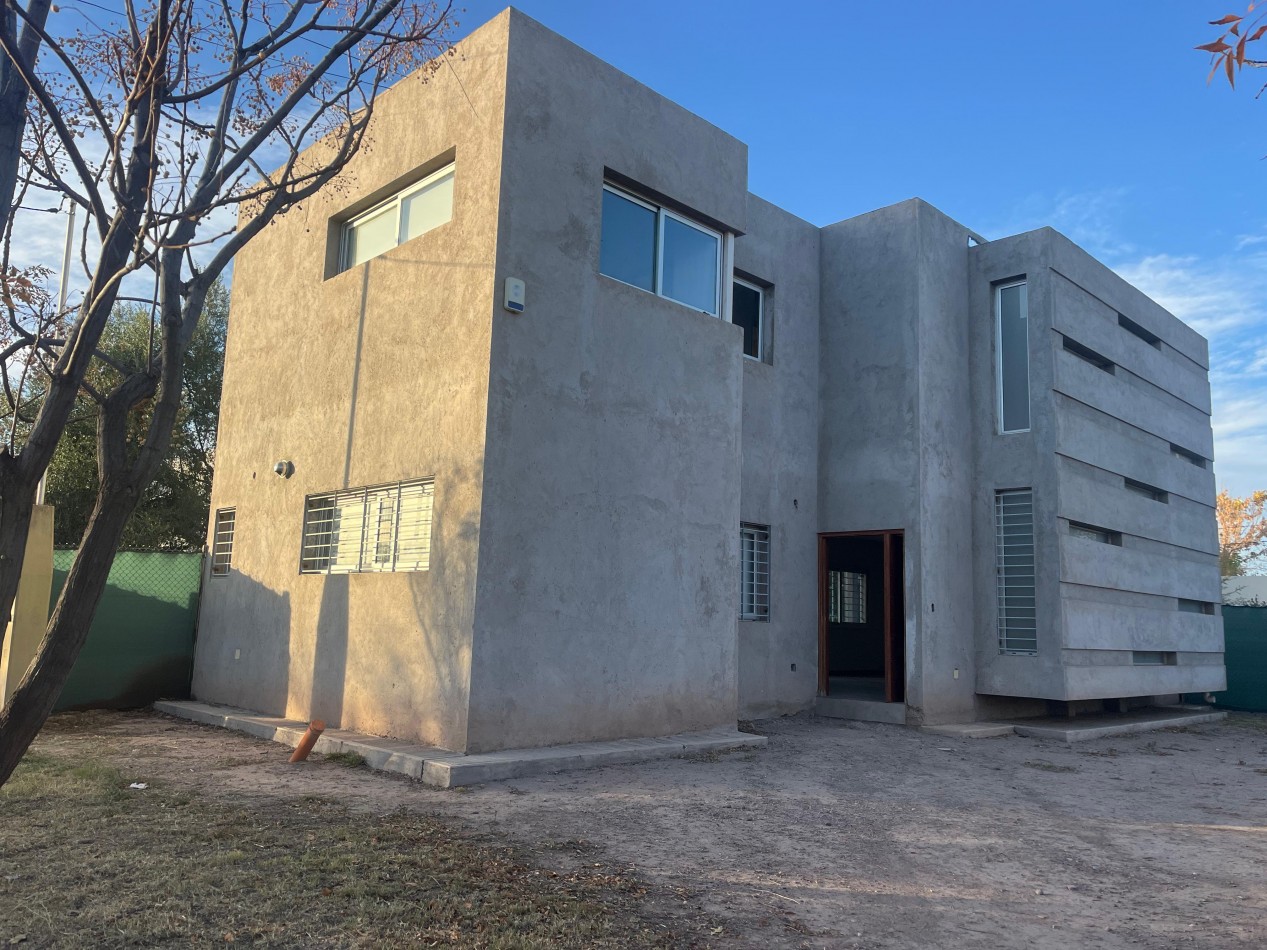 GREENWOOD INMOBILIARIA VENDE CASA EN BARRIO RINCON DE VISTALBA