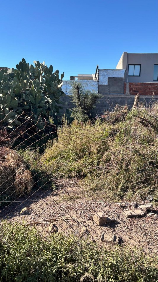 GREENWOOD VENDE TERRENO DE 2.400 