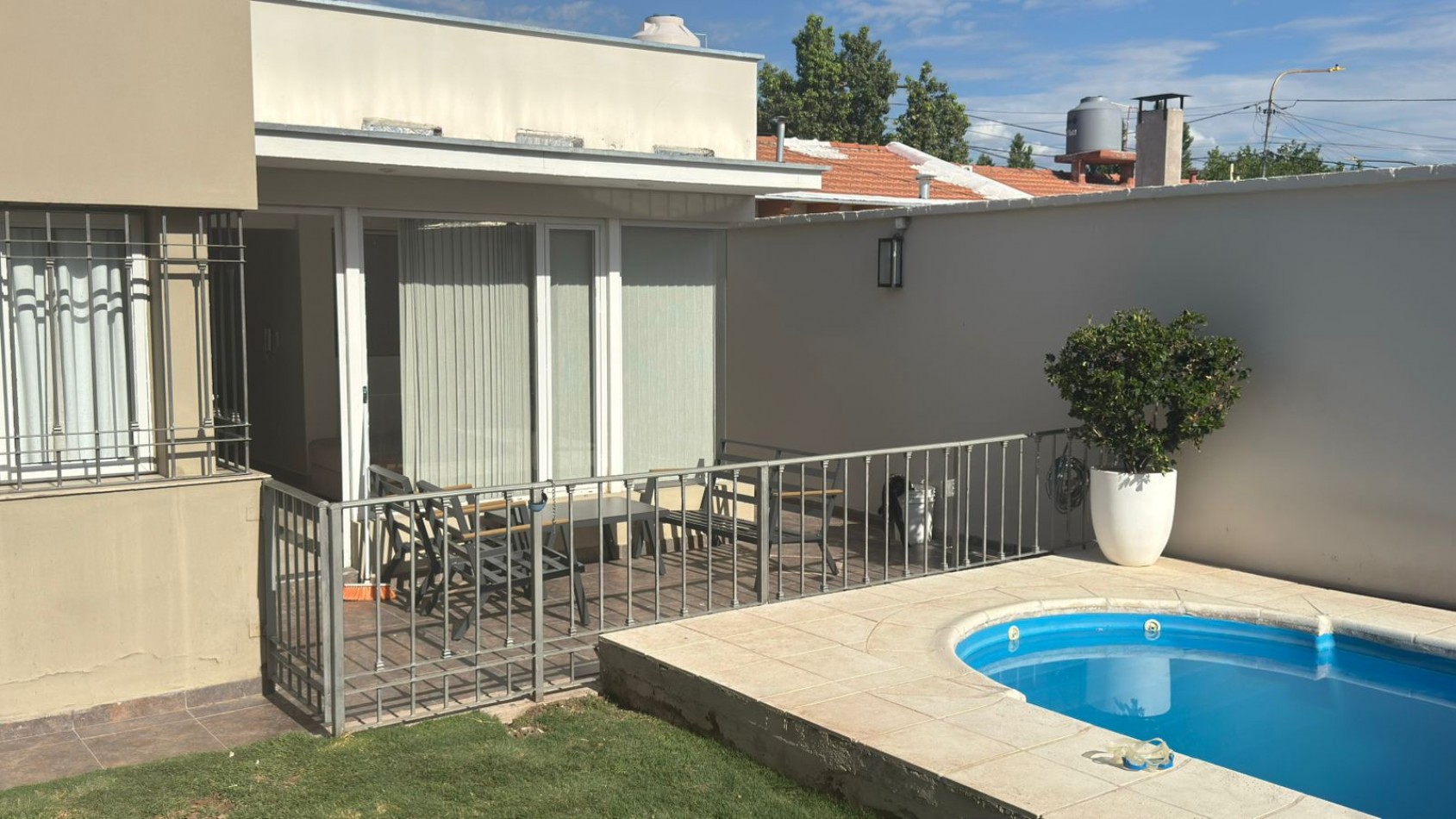 GREENWOOD VENDE HERMOSA CASA EN EL B° ALTOS DE VISTALBA EN LUJAN DE CUYO.