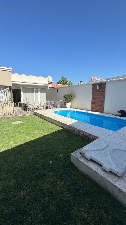 GREENWOOD VENDE HERMOSA CASA EN EL B° ALTOS DE VISTALBA EN LUJAN DE CUYO.