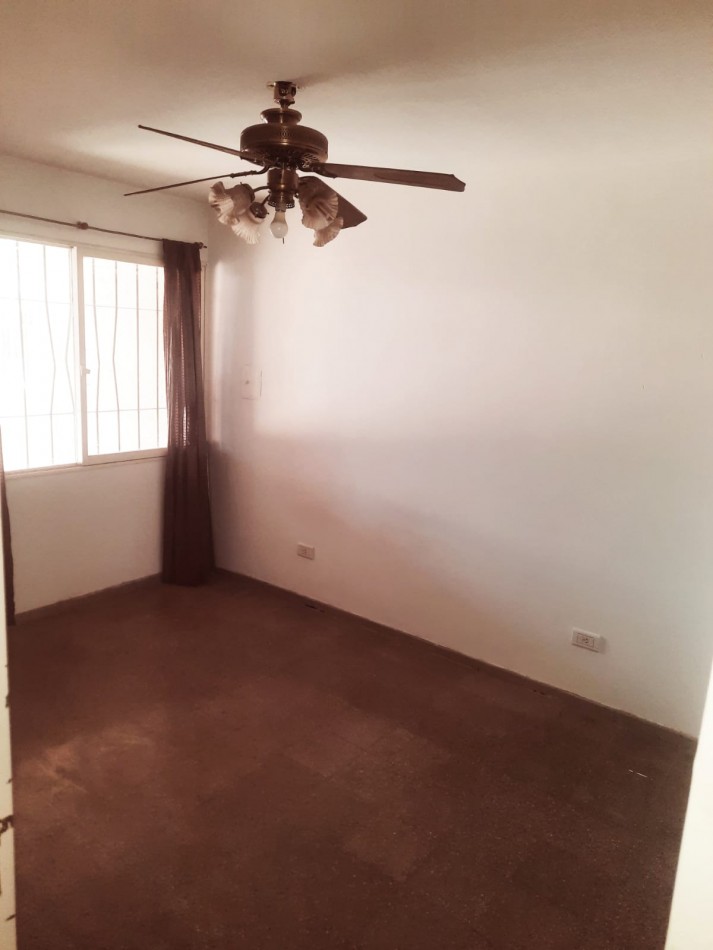 GREENWOOD INMOBILIARIA VENDE CASA EN VENTA B° 1° DE MAYO: