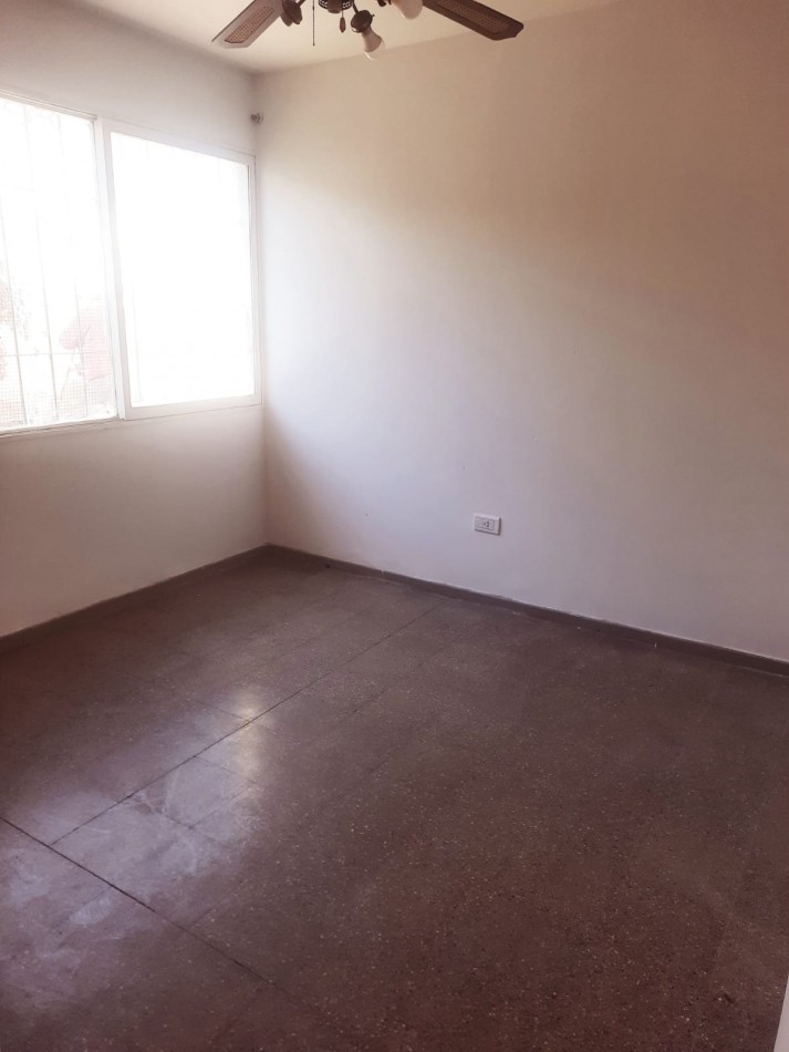 GREENWOOD INMOBILIARIA VENDE CASA EN VENTA B° 1° DE MAYO: