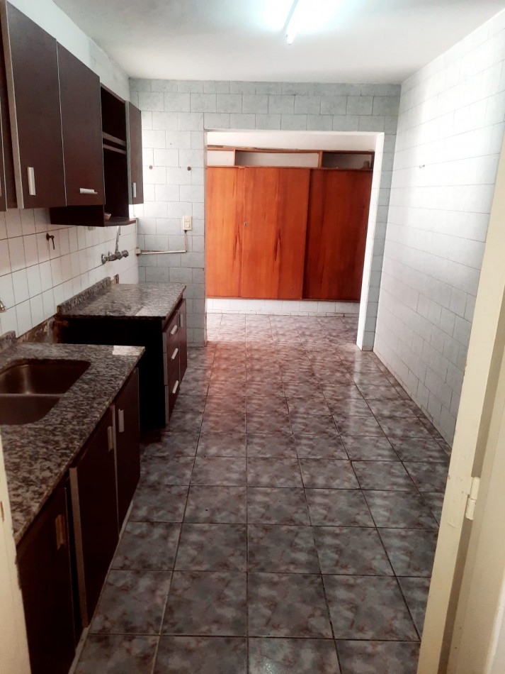 GREENWOOD INMOBILIARIA VENDE CASA EN VENTA B° 1° DE MAYO: