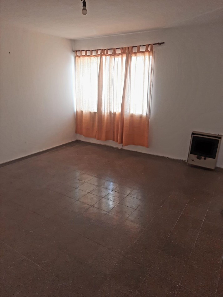 GREENWOOD INMOBILIARIA VENDE CASA EN VENTA B° 1° DE MAYO: