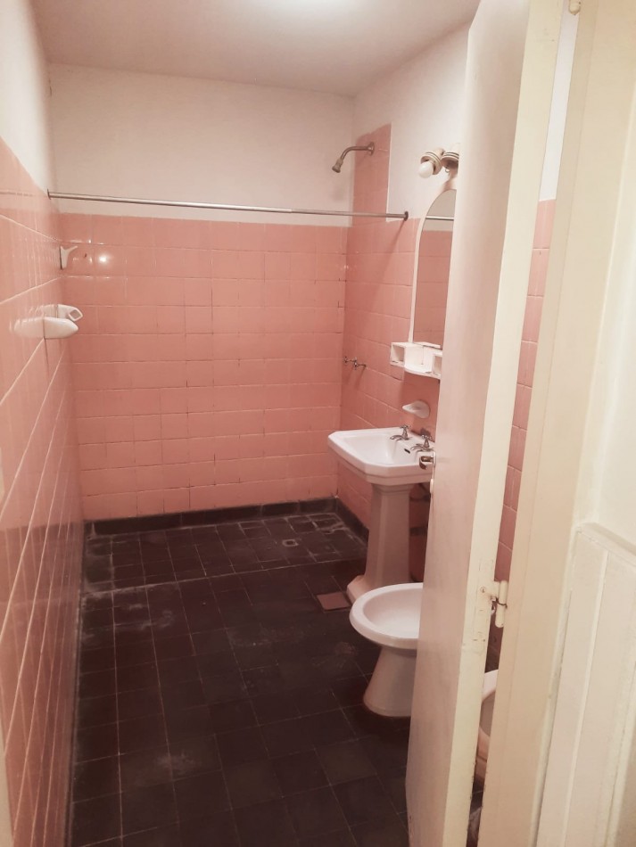 GREENWOOD INMOBILIARIA VENDE CASA EN VENTA B° 1° DE MAYO: