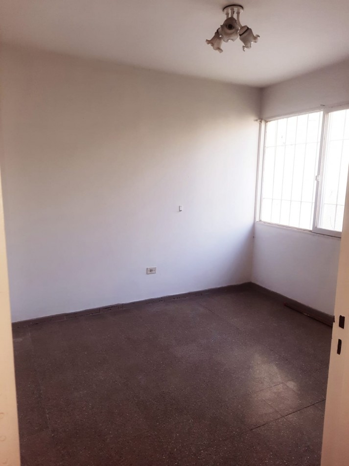 GREENWOOD INMOBILIARIA VENDE CASA EN VENTA B° 1° DE MAYO: