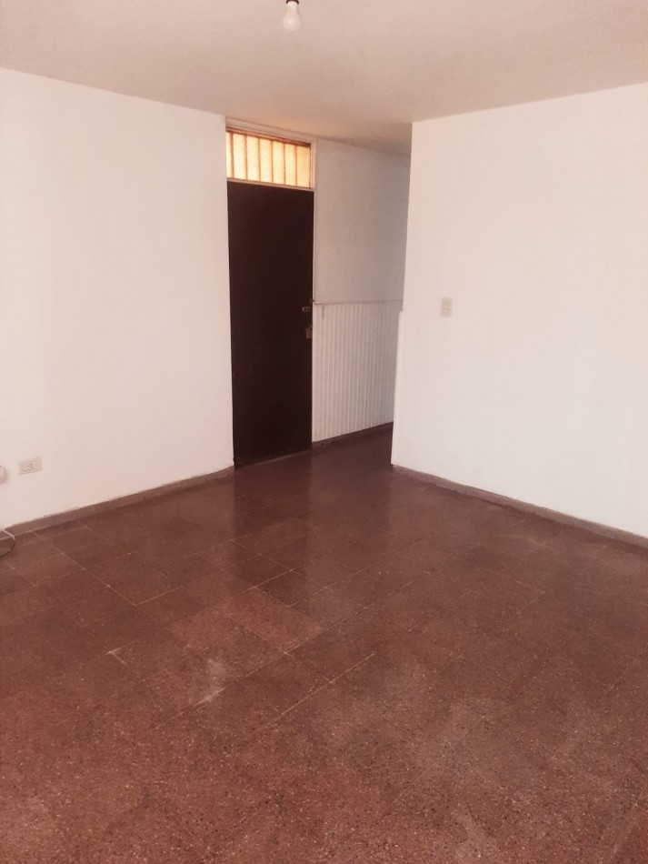 GREENWOOD INMOBILIARIA VENDE CASA EN VENTA B° 1° DE MAYO: