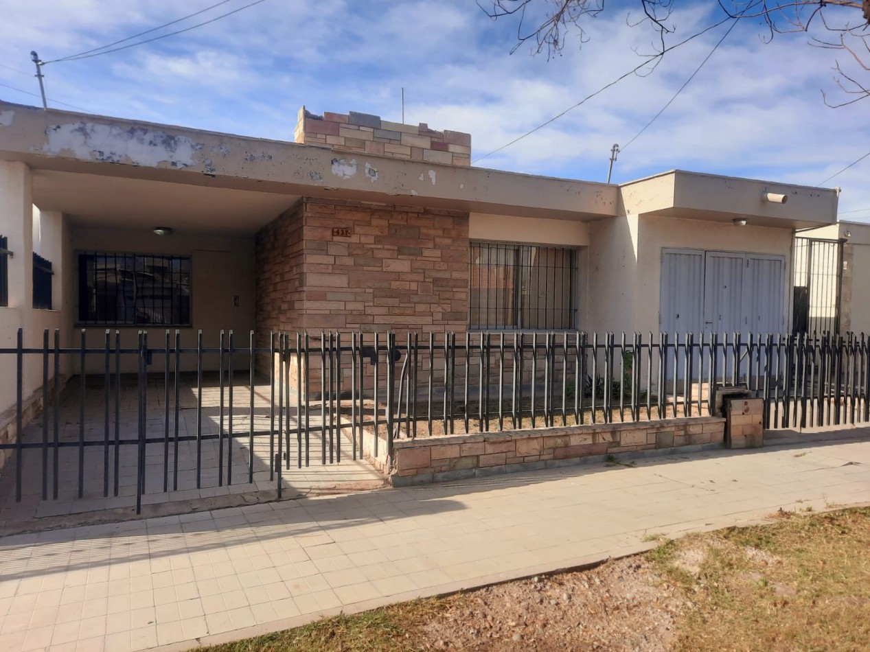 GREENWOOD INMOBILIARIA VENDE CASA EN VENTA B° 1° DE MAYO: