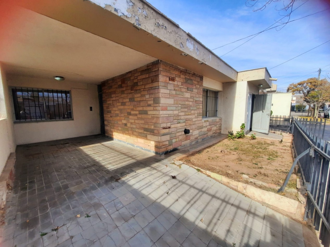 GREENWOOD INMOBILIARIA VENDE CASA EN VENTA B° 1° DE MAYO: