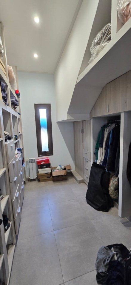 GREENWOOD INMOBILIARIA VENDE CASA EN BARRIO PRIVADO MILCAYAC