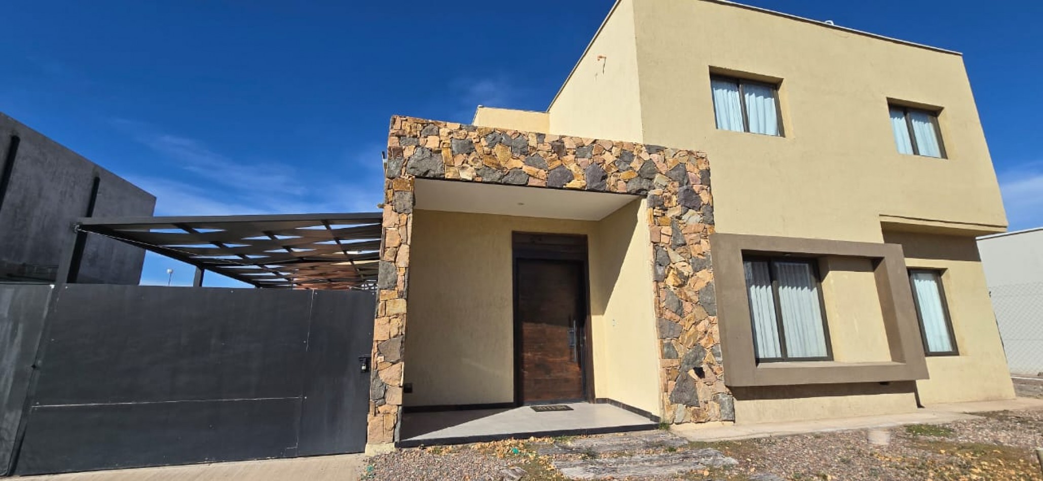 GREENWOOD INMOBILIARIA VENDE CASA EN BARRIO PRIVADO MILCAYAC