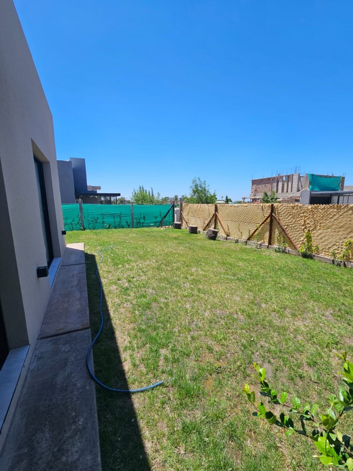 GREENWOOD INMOBILIARIA ALQUILA CASA AMOBLADA - BARRIO PRIVADO PORTILLO DE TERRADA